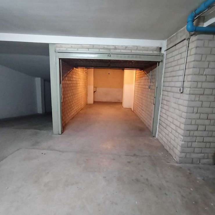 Plaza de garaje cerrada en Las Viñas