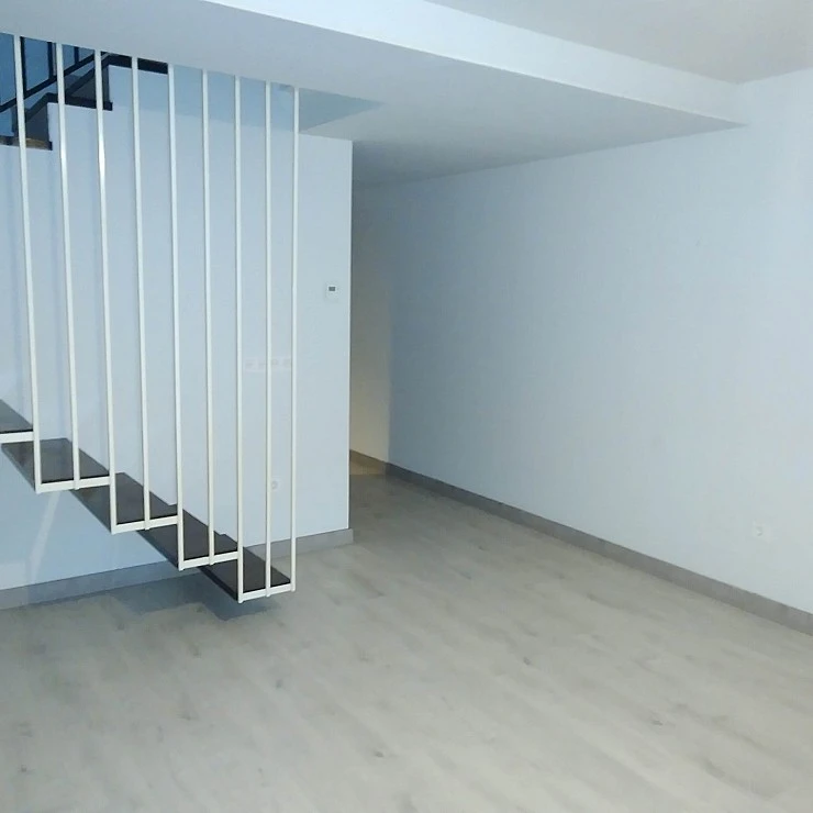 SALON  ESCALERA