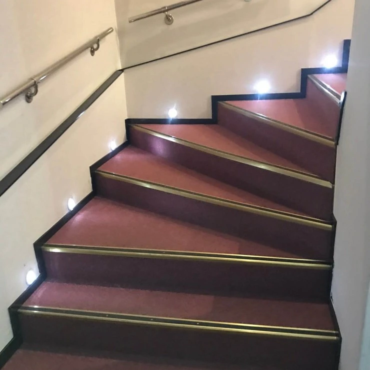 ACCESO A SOTANO