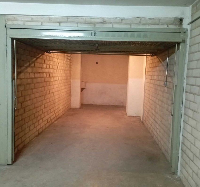Plaza de garaje cerrada en Las Viñas