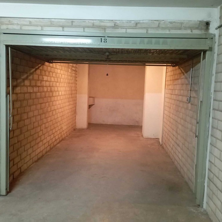 Plaza de garaje cerrada en Las Viñas